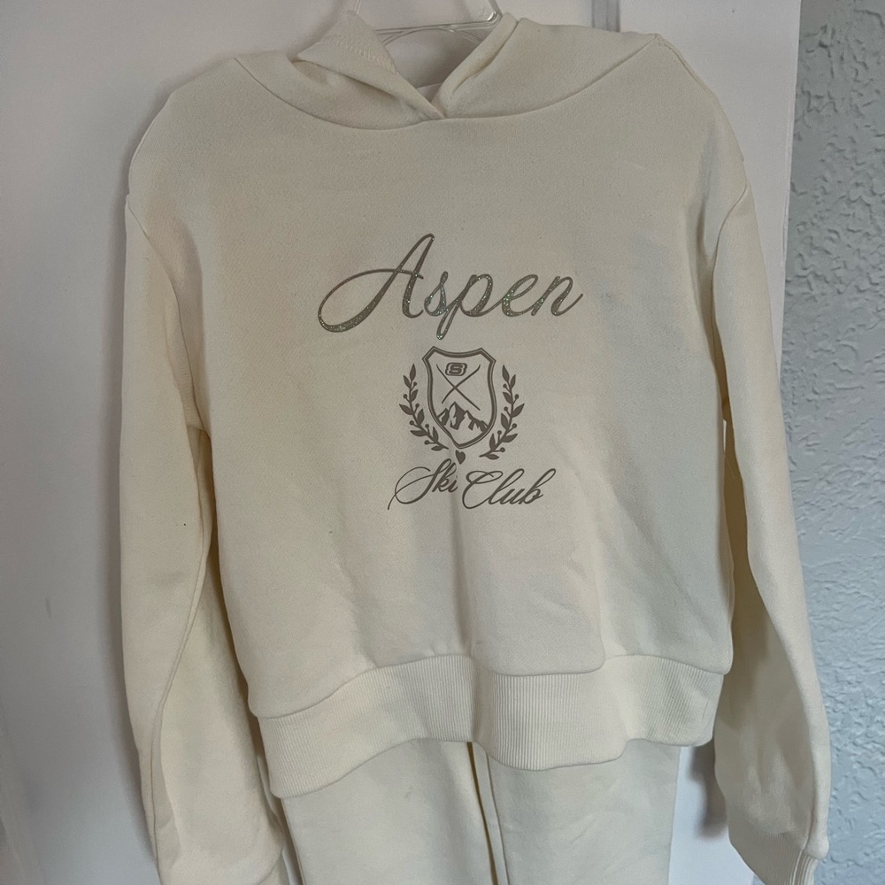 Skechers | Size 6 | Aspen Ski Club Cream Hoodie and Sweatpants Set - Picture 2 of 4
